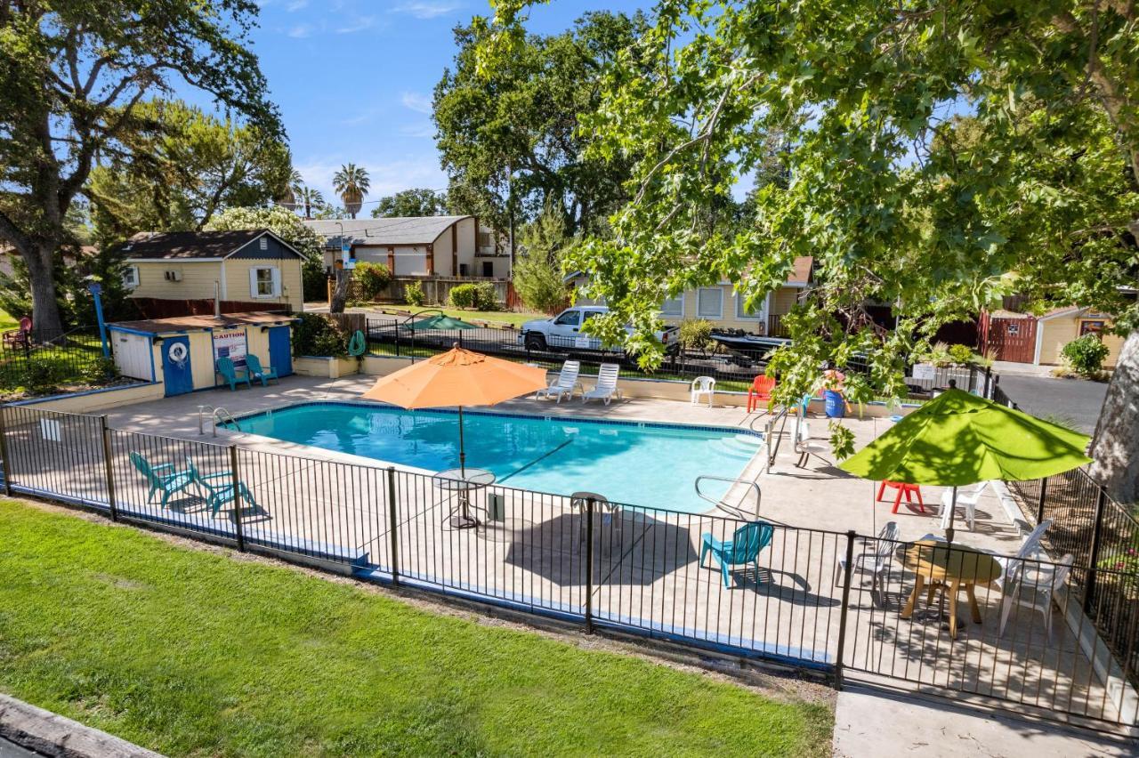 Skylark Shores Resort Lakeport Buitenkant foto